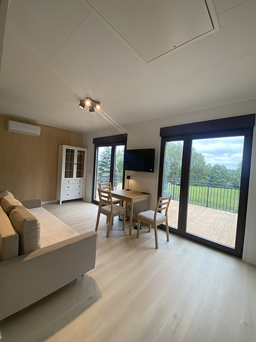 Widok na jezioro w górach